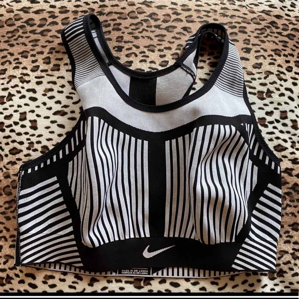 Nike Swoosh UltraBreathe Sports Bra